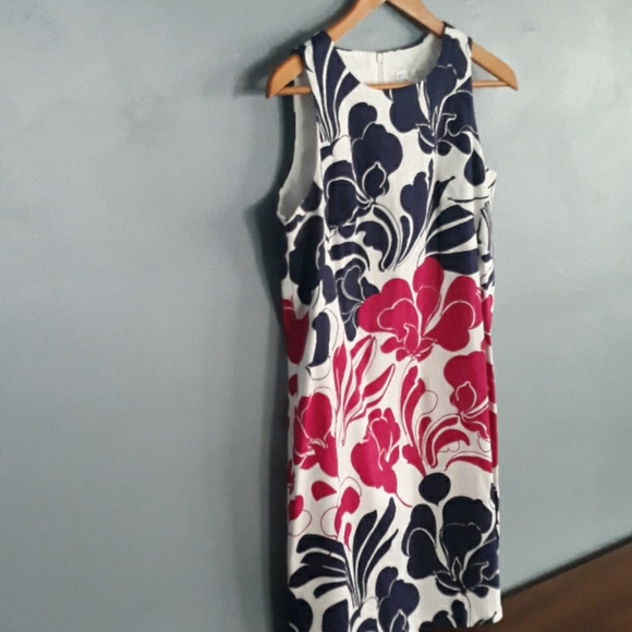 Ladies Dress - Picture 3 of 6